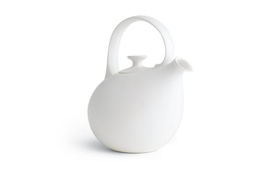 Granit Teapot      Designed by Eva Zeisel